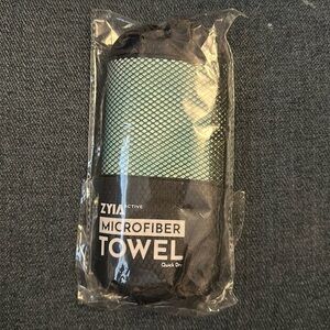 Zyia Green Splash Microfiber‎ Gym Towel New in Packaging